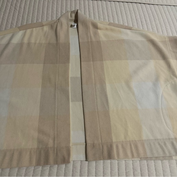 Universal Thread Cream Open Front Shawl - Picture 3 of 9